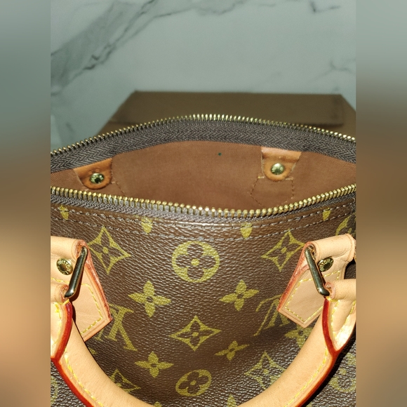 Authentic Louis Vuitton Speedy 30 - Picture 15 of 17